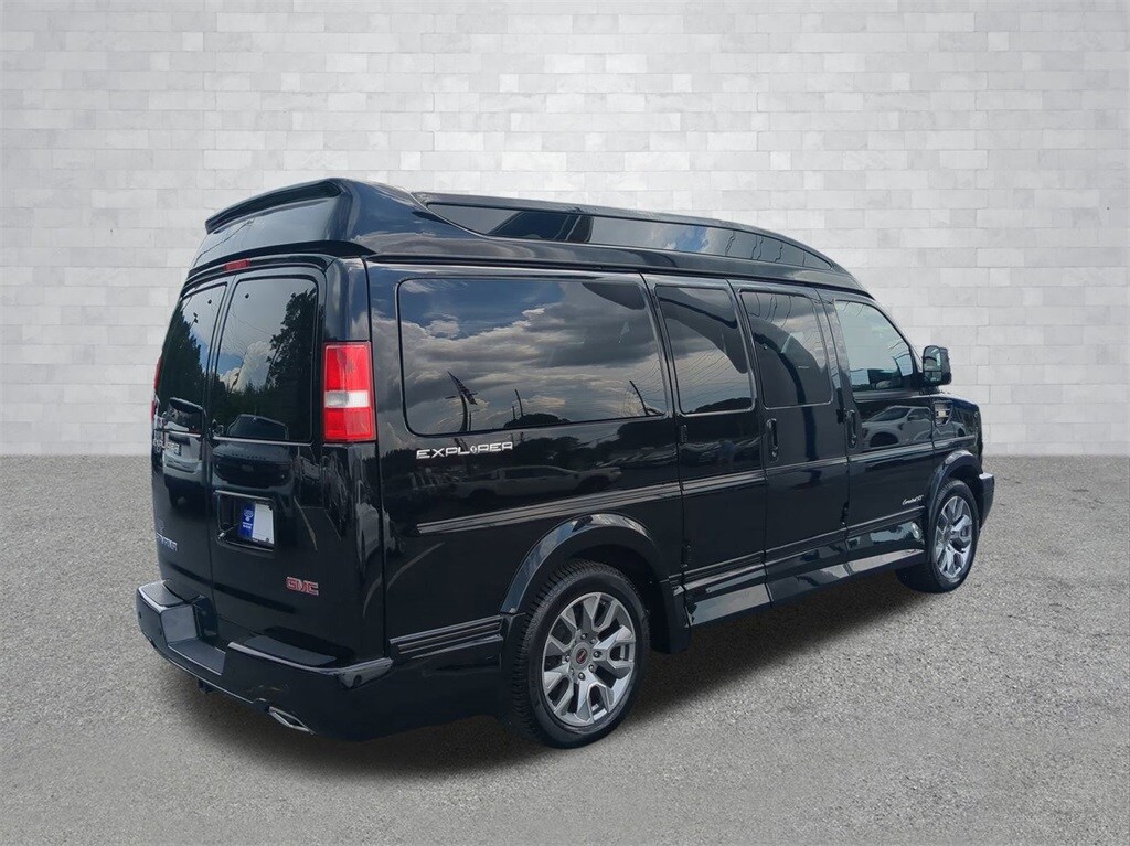 2024 Gmc Savana 2500 Cargo photo 3
