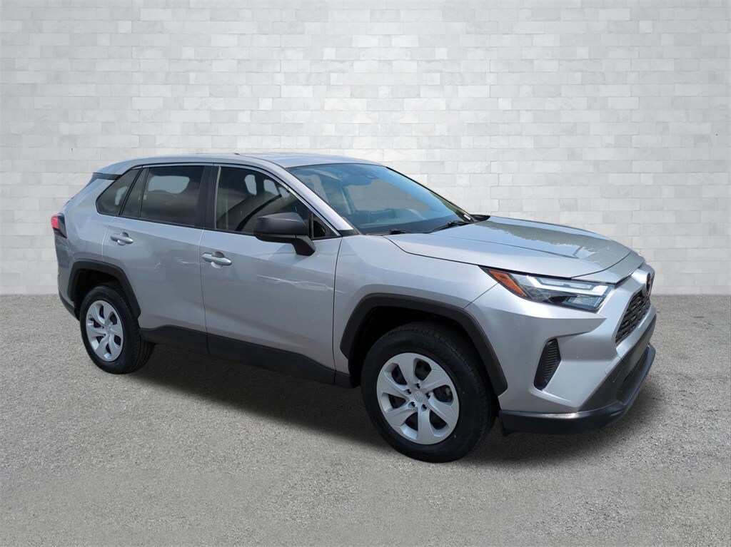 2023 Toyota RAV4 LE photo 2