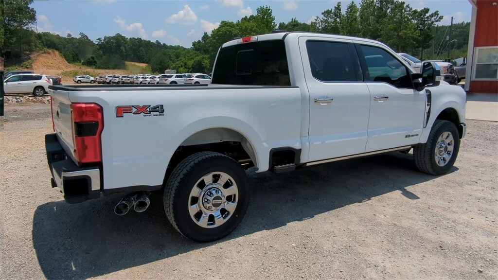 2025 Ford F-350 Lariat photo 2