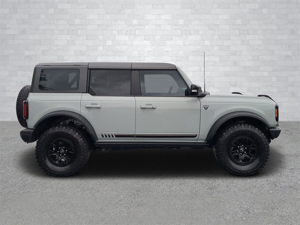 2021 Ford Bronco First Edition photo 2