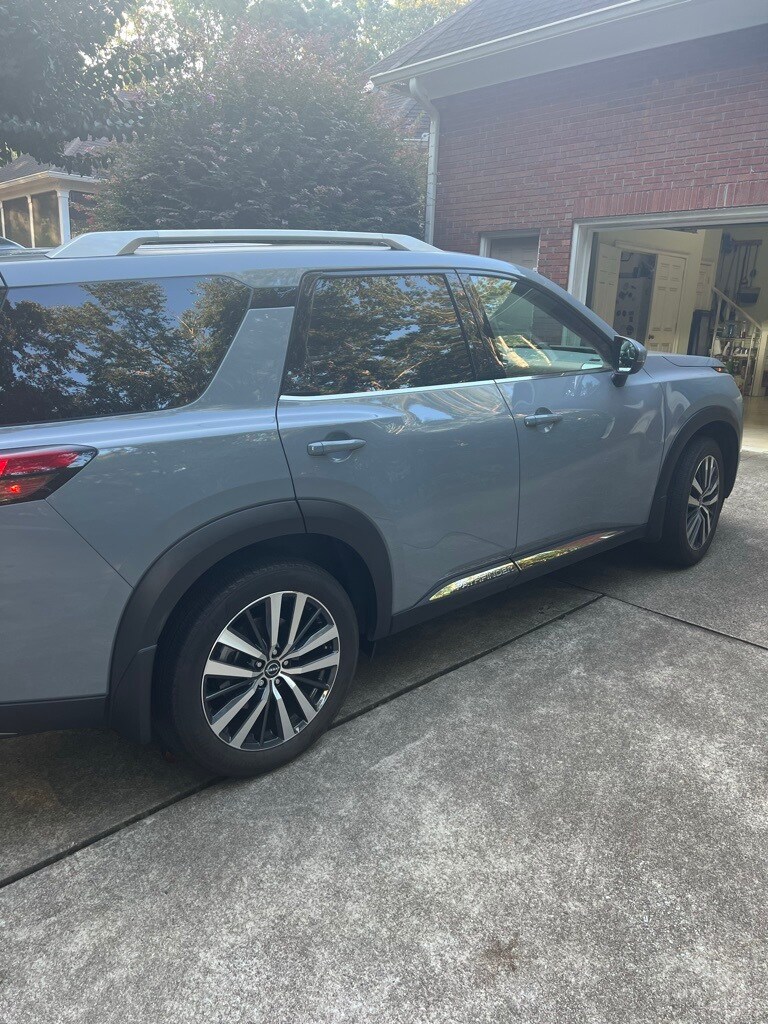 2022 Nissan Pathfinder Platinum photo 3