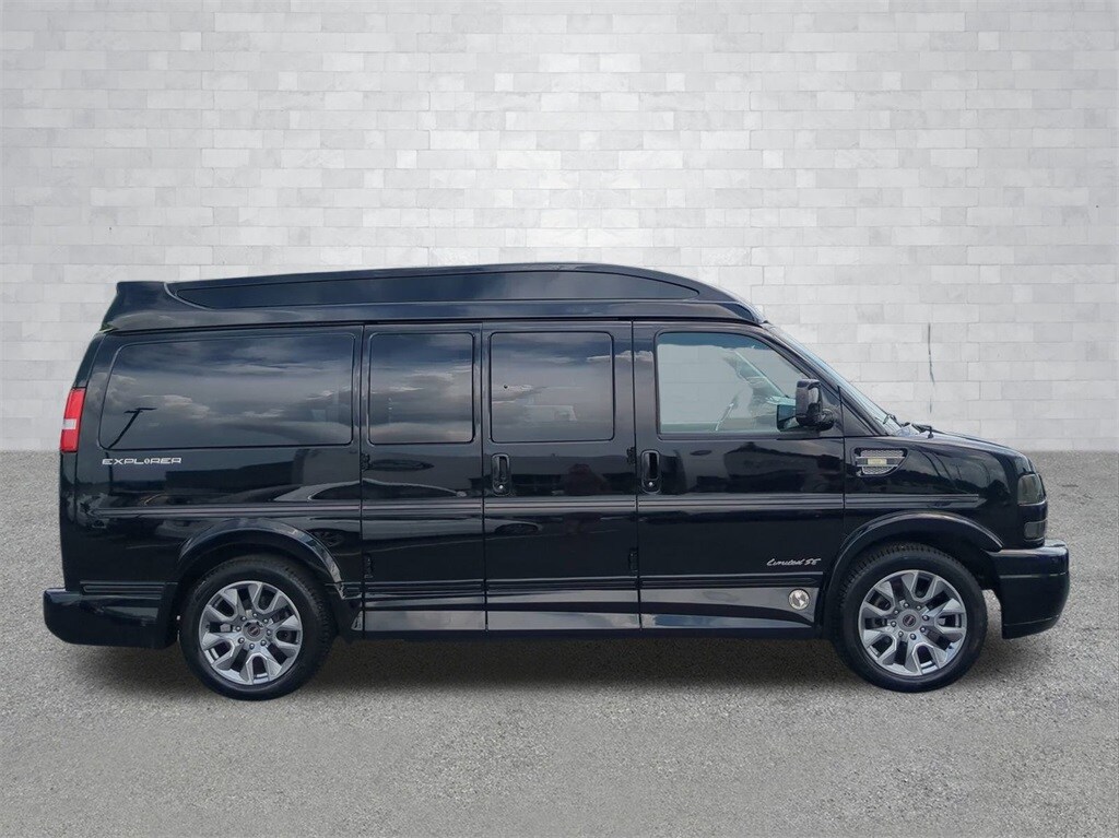 2024 Gmc Savana 2500 Cargo photo 2