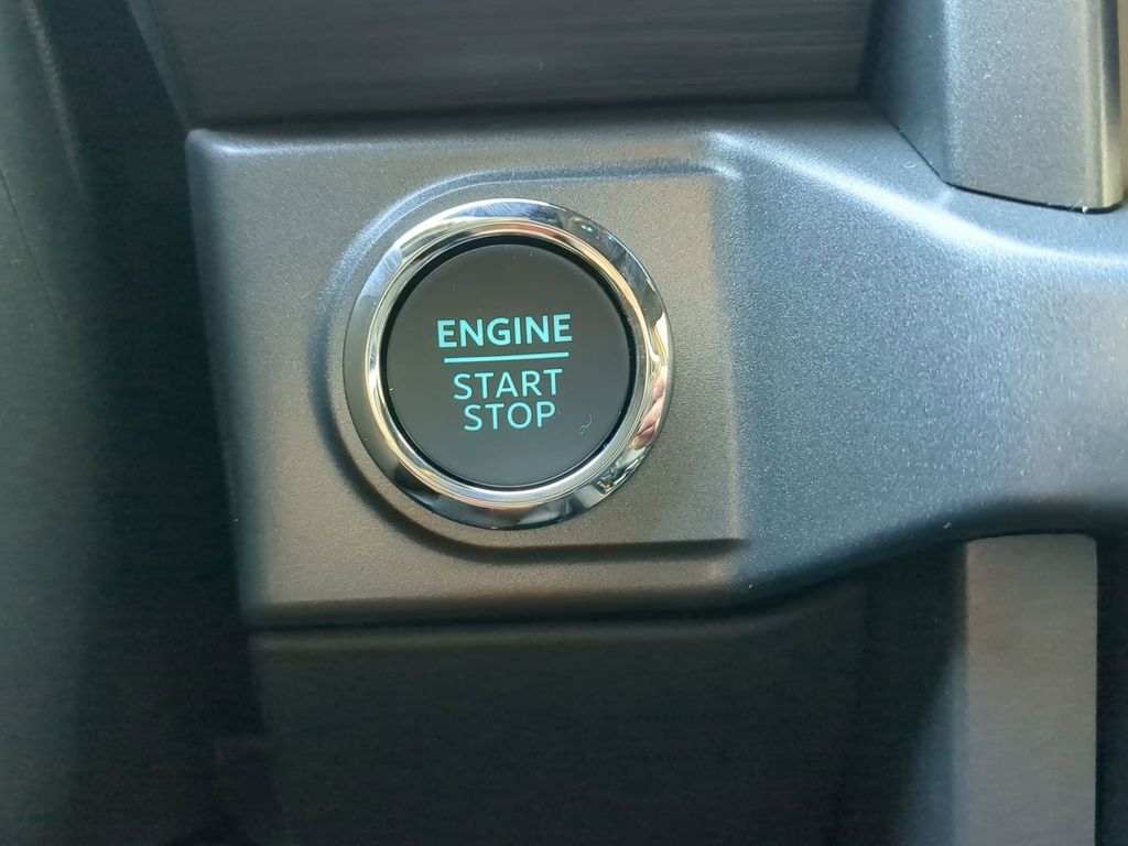 2025 Ford F-150 XLT - Photo 32