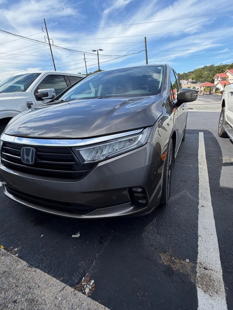 2021 Honda Odyssey Touring photo 3