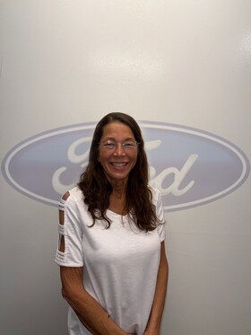 Staff member Donna Bryant from ID_4daffa879fff
