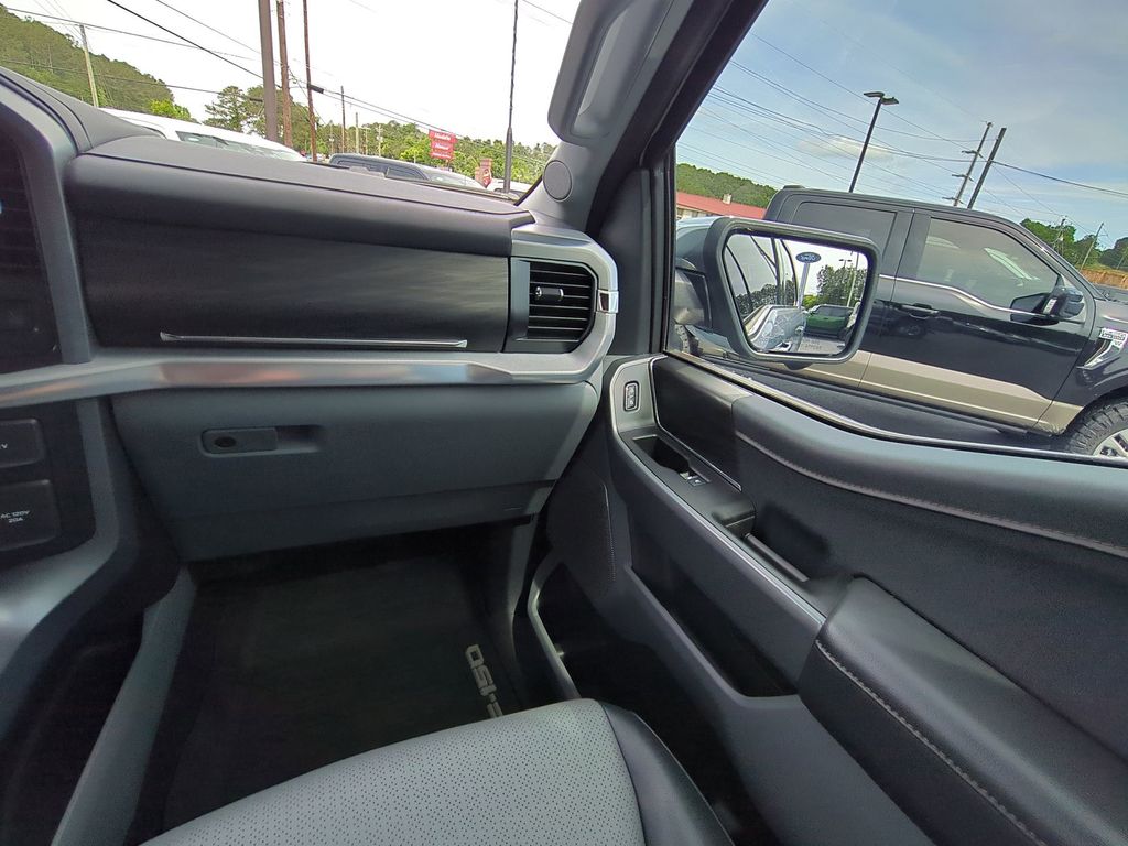 2025 Ford F-150 Lariat - Photo 18