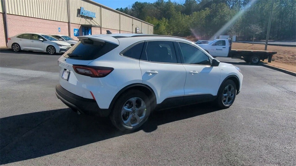 2025 Ford Escape ST-Line photo 2