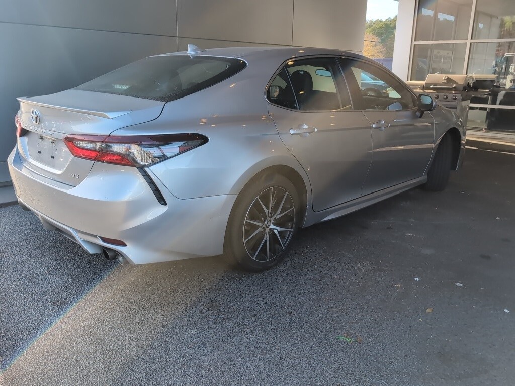 2024 Toyota Camry SE photo 3