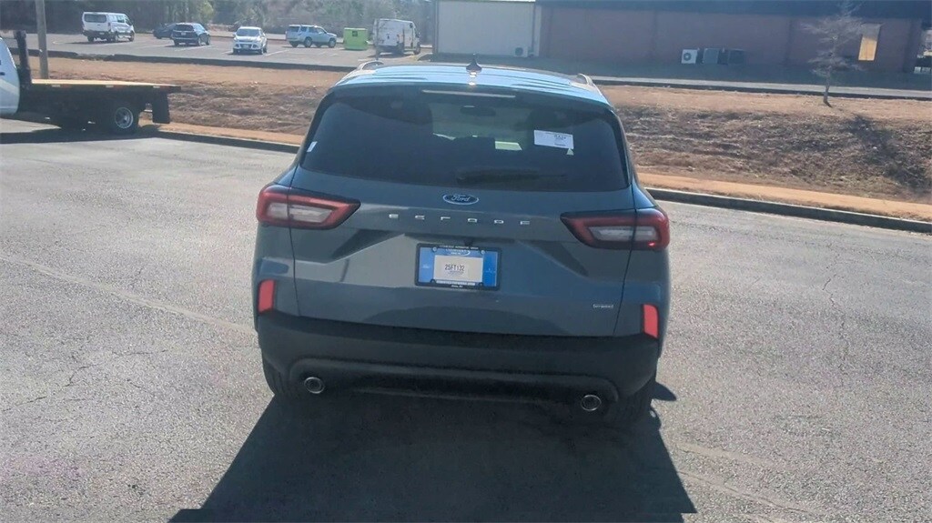 2025 Ford Escape ST-Line photo 3