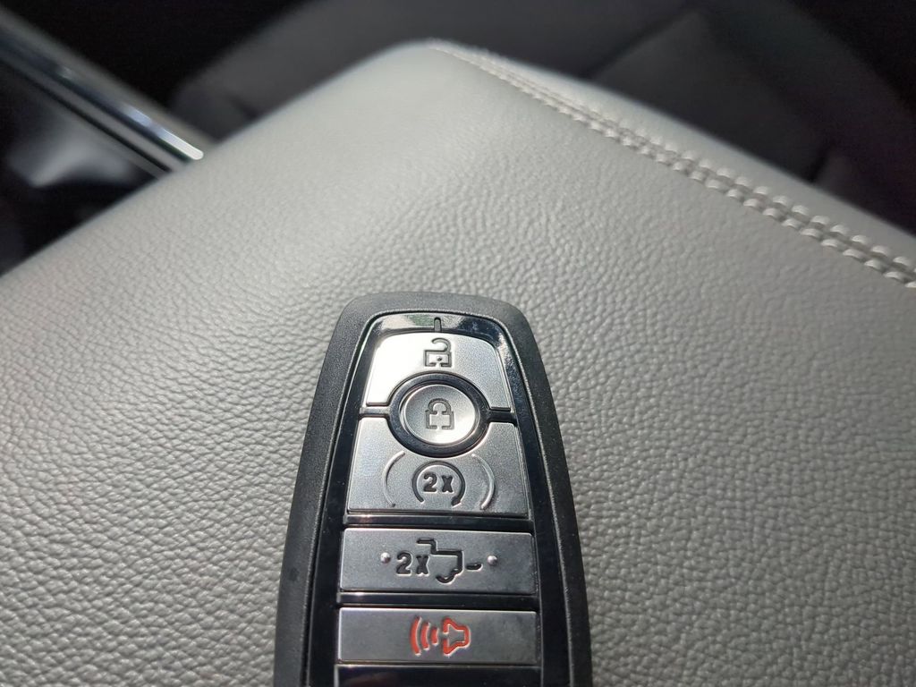 2025 Ford F-150 XLT - Photo 33