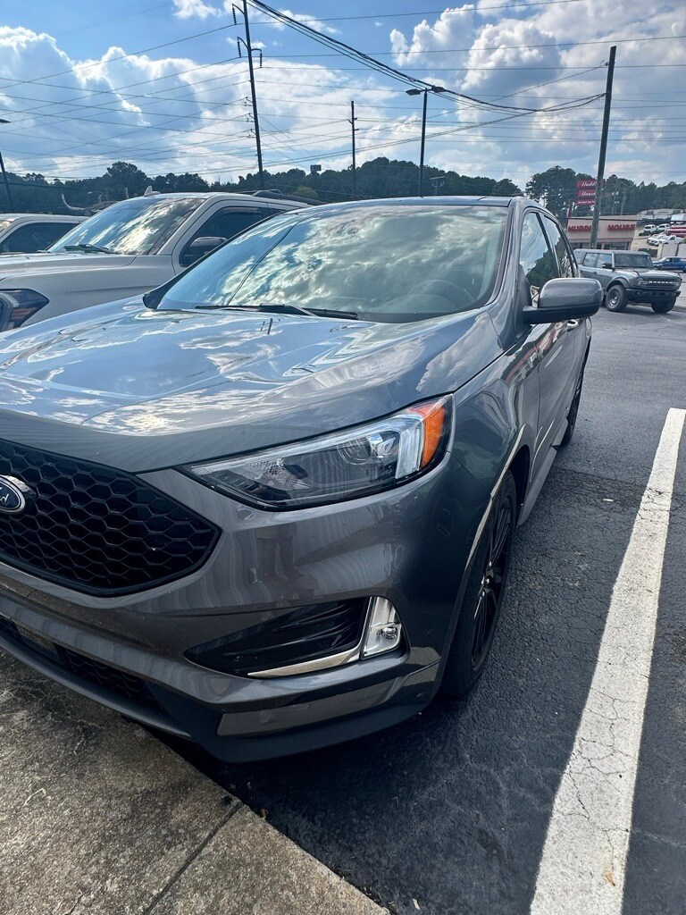 2022 Ford Edge ST photo 2