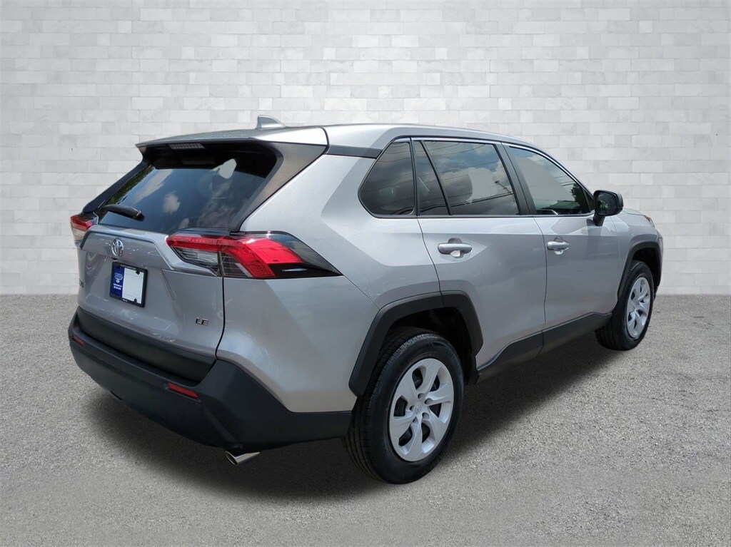 2023 Toyota RAV4 LE photo 4