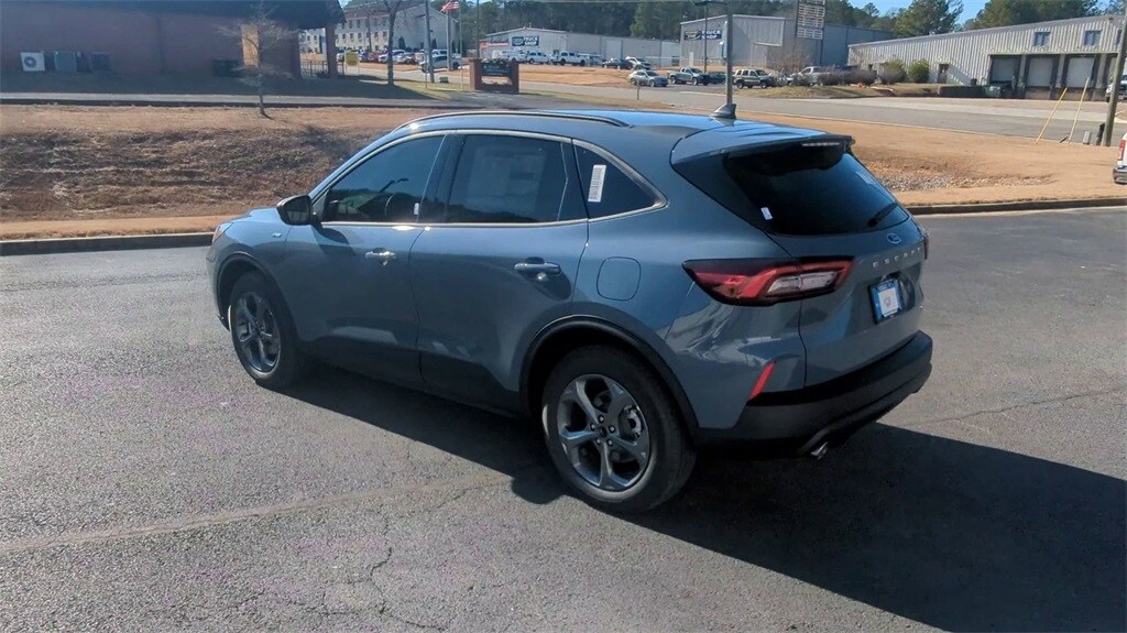2025 Ford Escape ST-Line photo 4