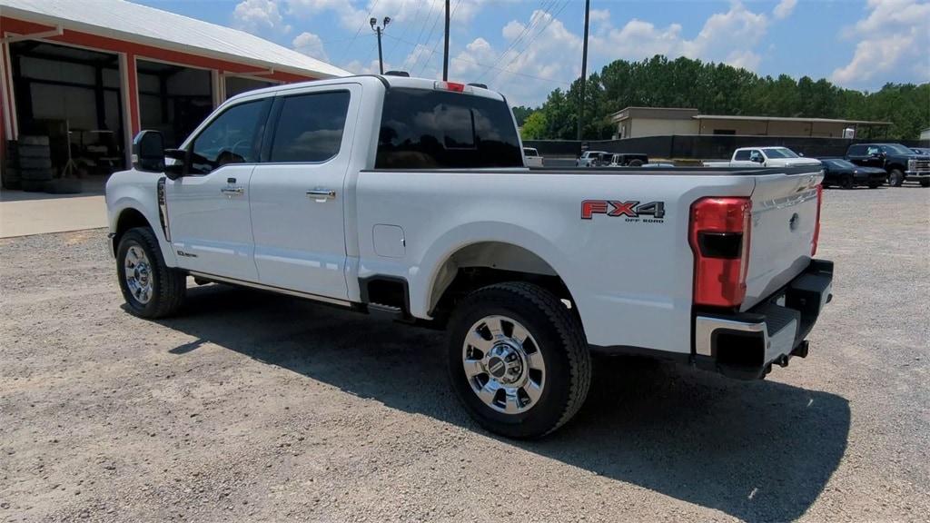 2025 Ford F-350 Lariat photo 4