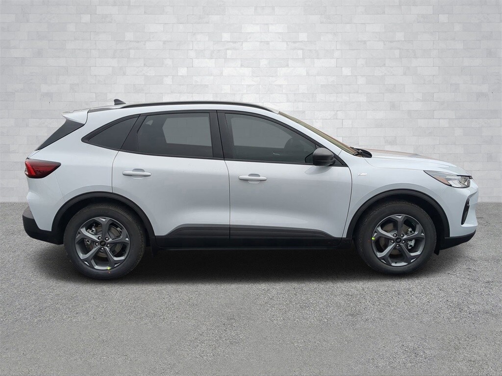 2025 Ford Escape Hybrid ST-Line photo 2