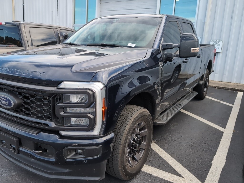 2024 Ford F-250 Lariat FX4 photo 2
