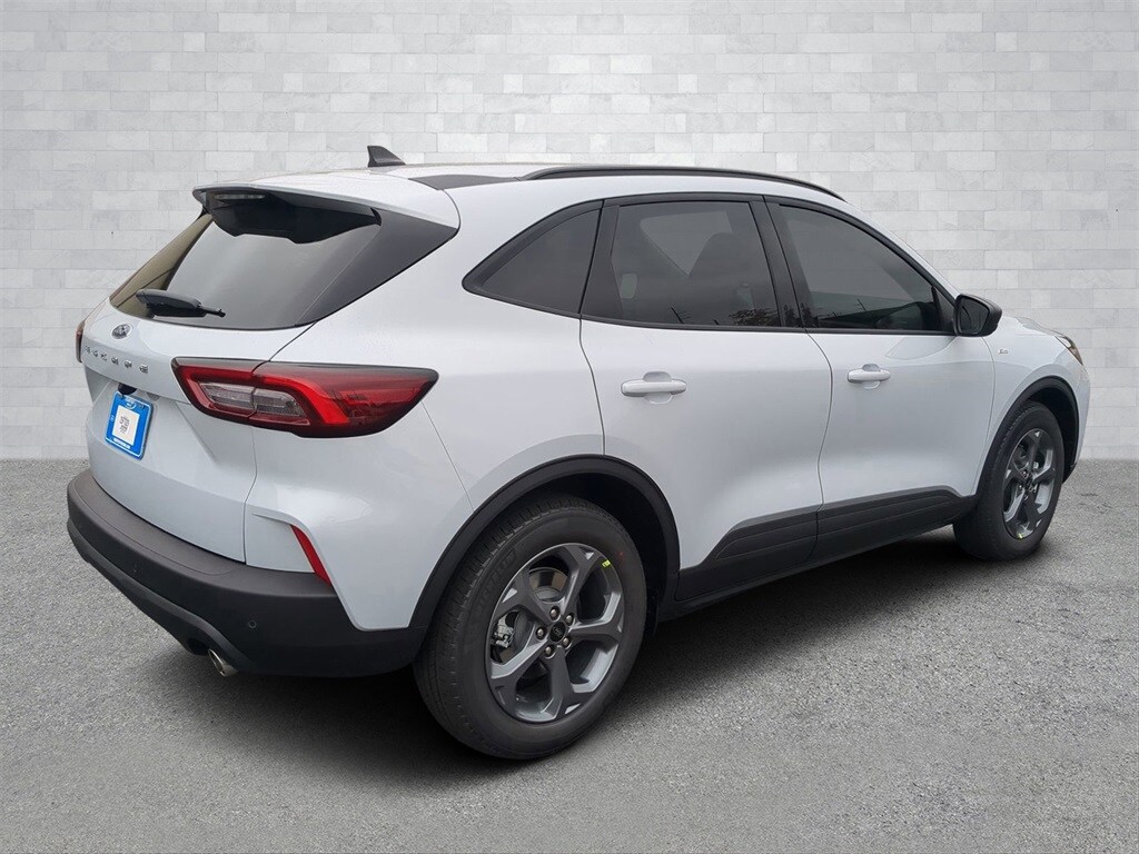 2025 Ford Escape ST-Line photo 3