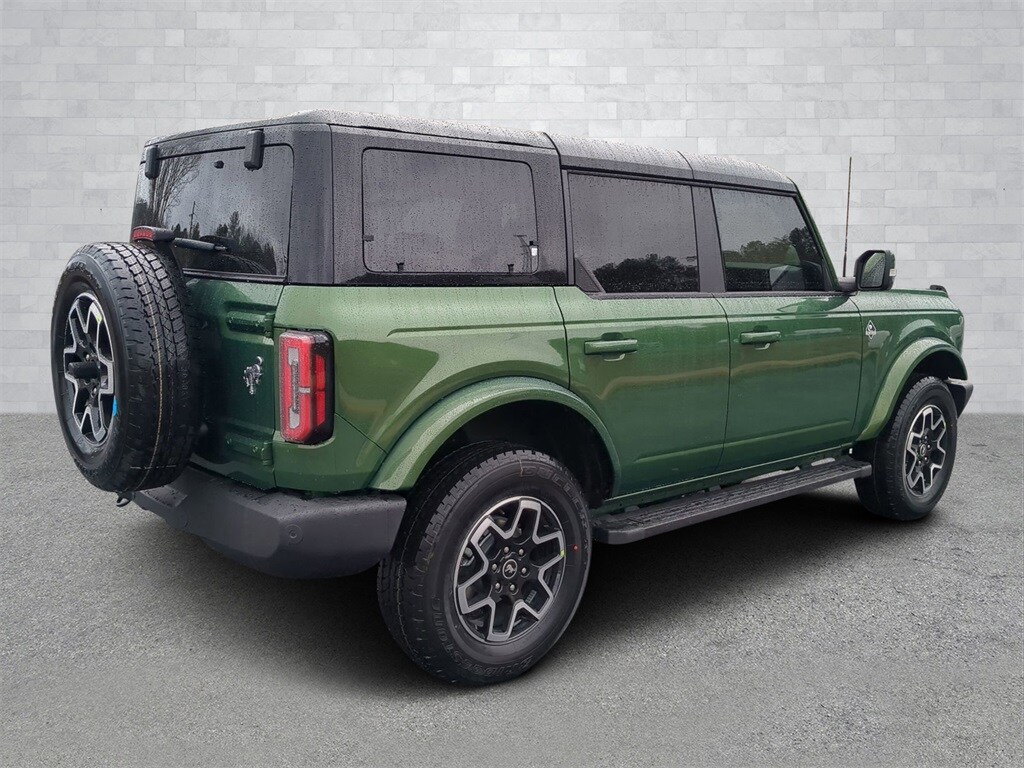 2024 Ford Bronco Outer Banks photo 3