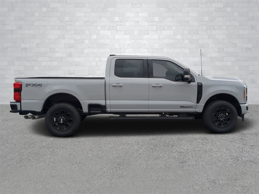 2025 Ford F-250 Lariat photo 2