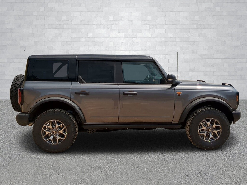 2025 Ford Bronco Badlands photo 2