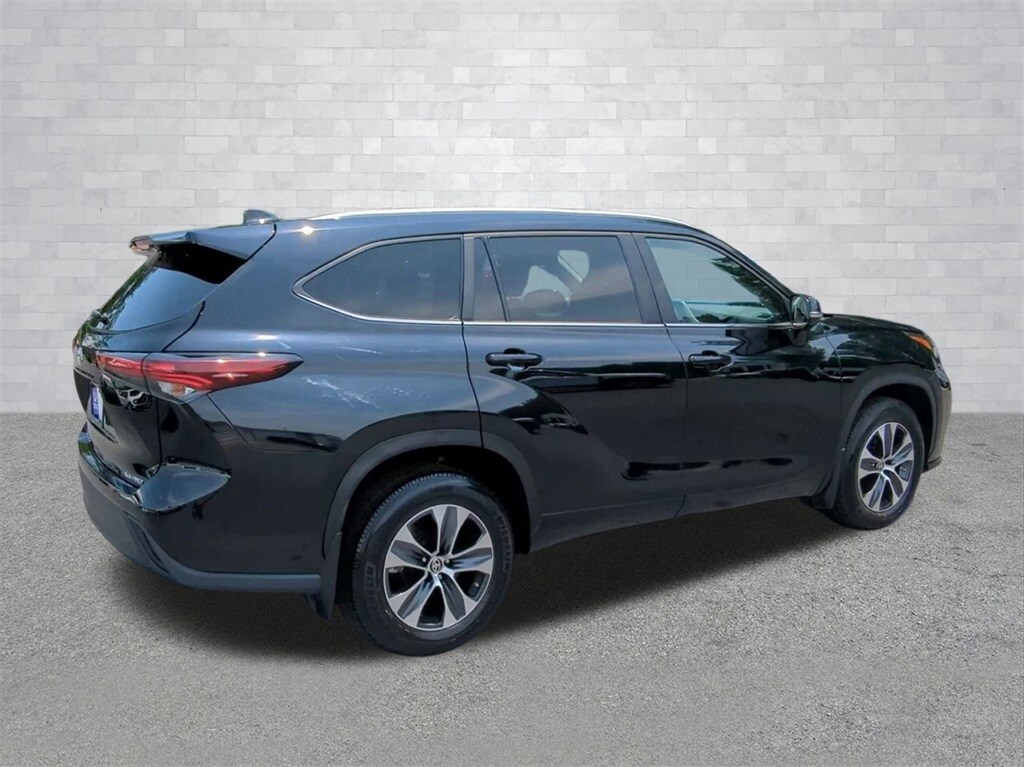 Used 2024 Toyota Highlander XLE with VIN 5TDKDRBH8RS540470 for sale in Rome, GA