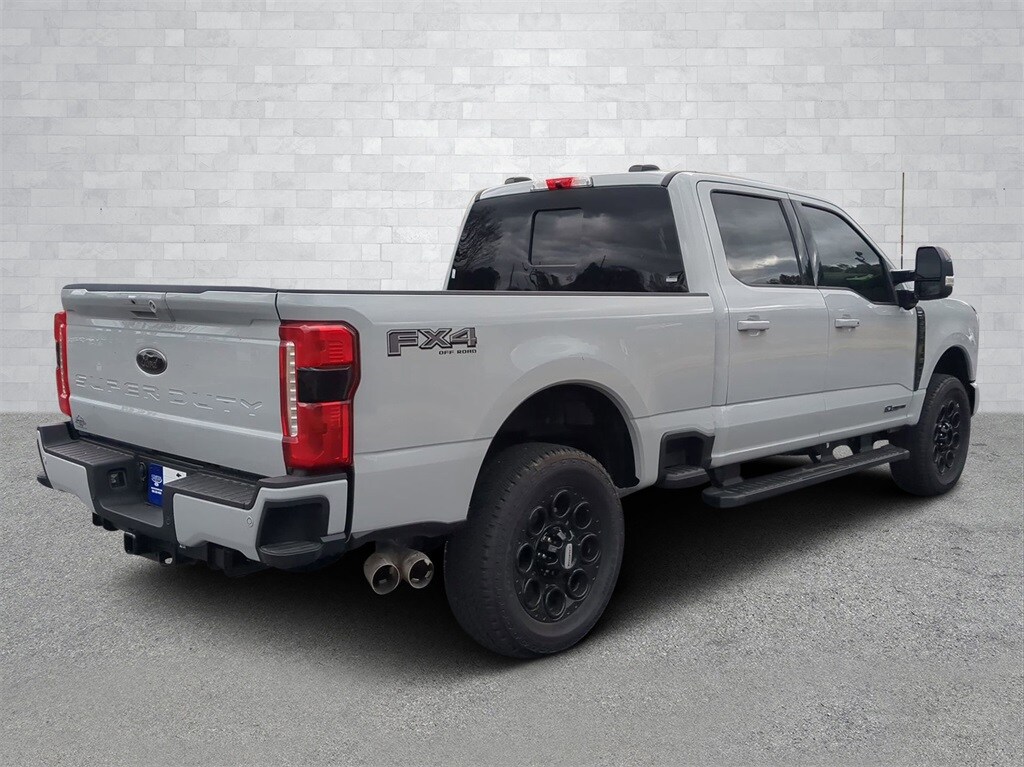 2025 Ford F-250 Lariat photo 3