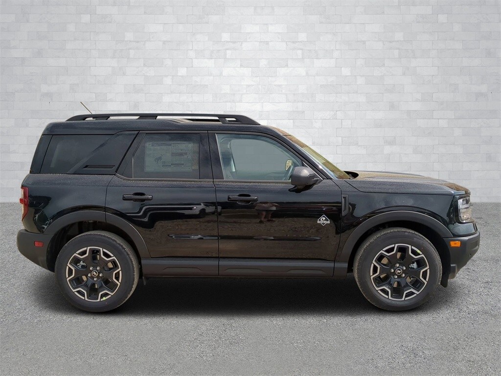2025 Ford Bronco Sport Outer Banks photo 2