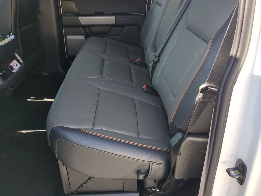 2025 Ford F-150 Lariat - Photo 17
