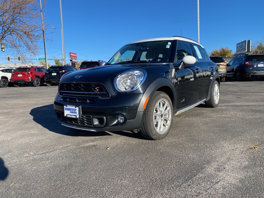 2016 Mini Cooper S ALL4 photo 3