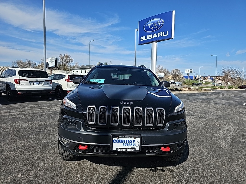 Used 2018 Jeep Cherokee Trailhawk with VIN 1C4PJMBX5JD521755 for sale in Rapid City, SD