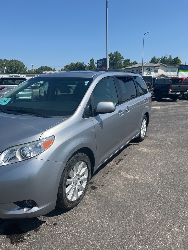 Used 2017 Toyota Sienna XLE Premium with VIN 5TDDZ3DC2HS154196 for sale in Rapid City, SD