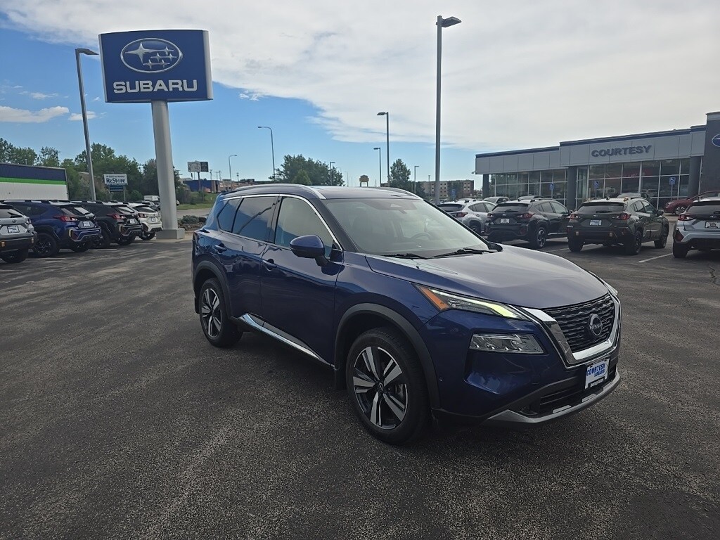 2022 Nissan Rogue SL photo 2