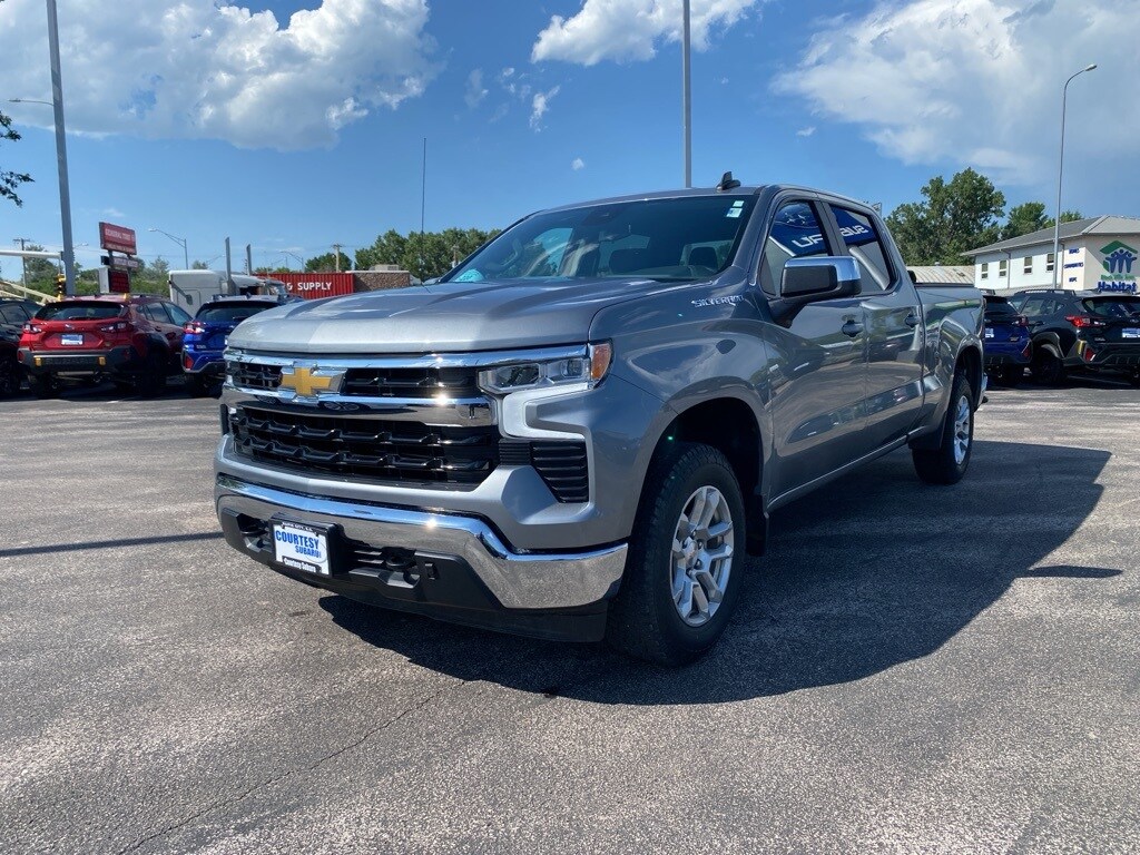 2023 Chevrolet Silverado 1500 LT photo 3
