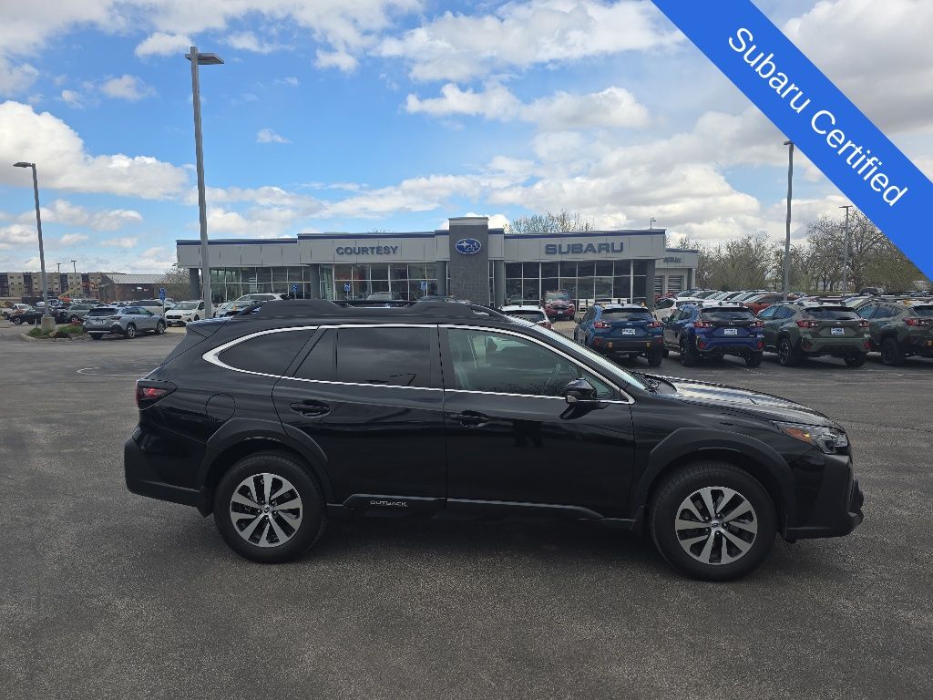 2025 Subaru Outback Premium's photo