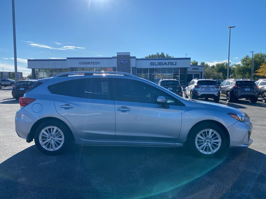 2018 Subaru Impreza Premium photo 2