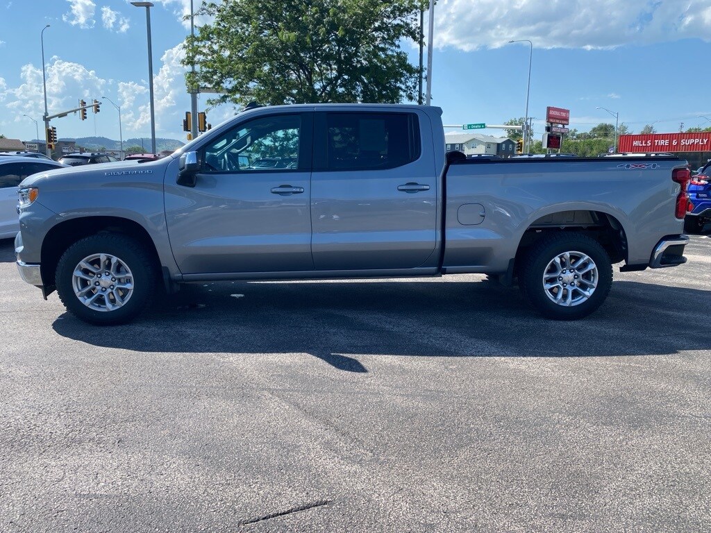 2023 Chevrolet Silverado 1500 LT photo 4