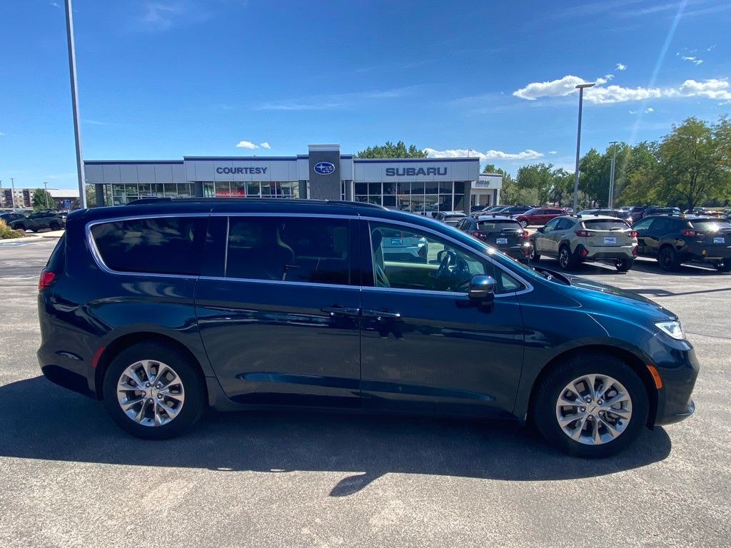 2022 Chrysler Pacifica Touring L