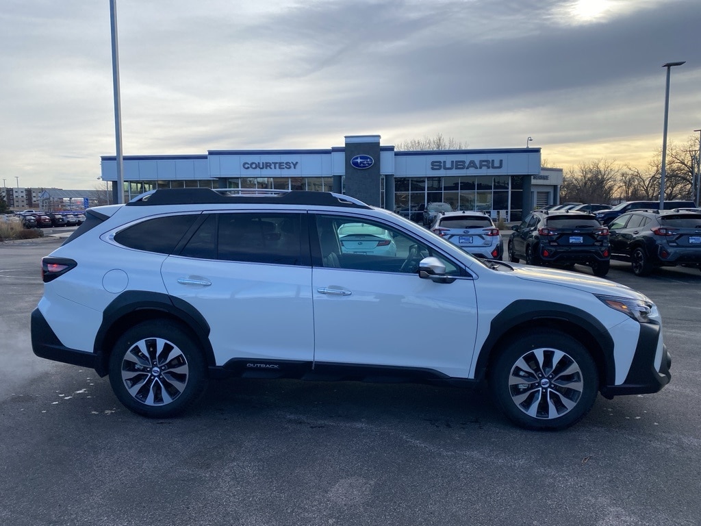 2025 Subaru Outback Touring's photo