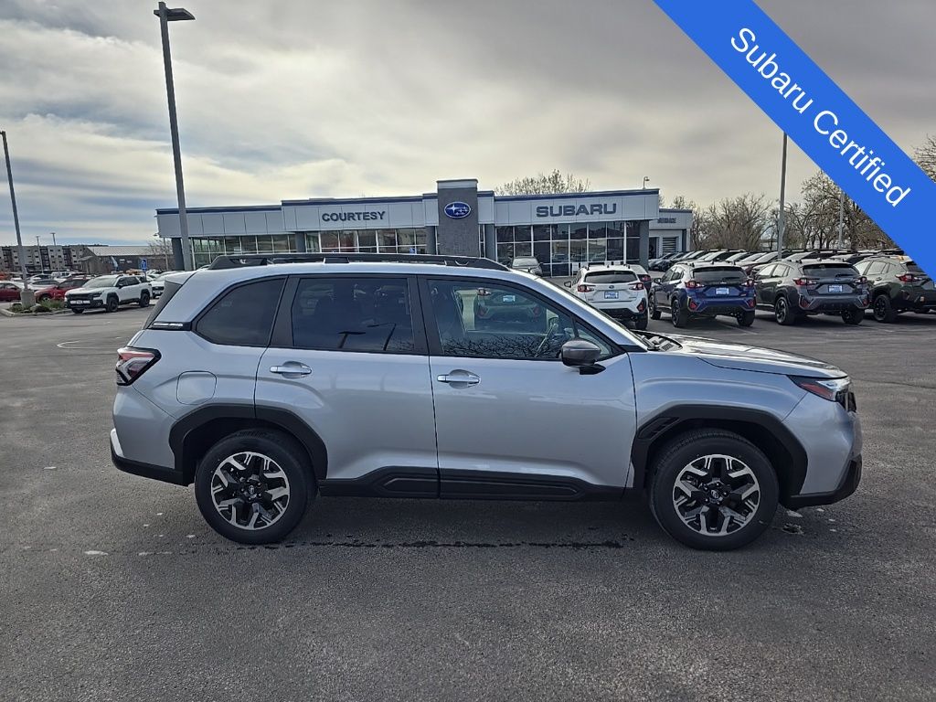 2025 Subaru Forester Premium's photo