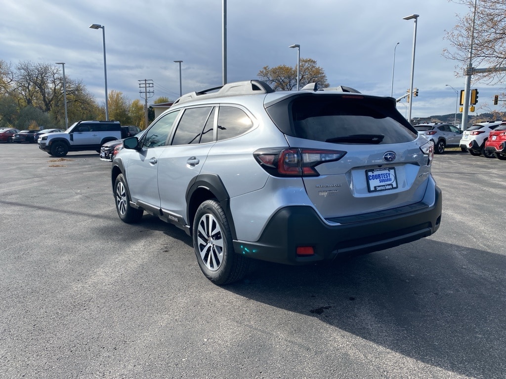2025 Subaru Outback Premium photo 3