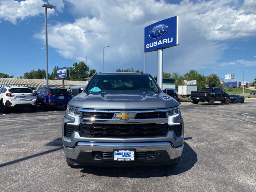 2023 Chevrolet Silverado 1500 LT photo 2