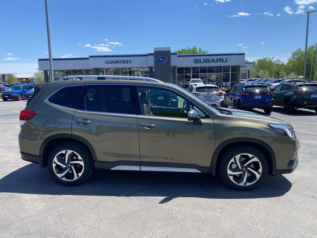 2022 Subaru Forester Touring's photo