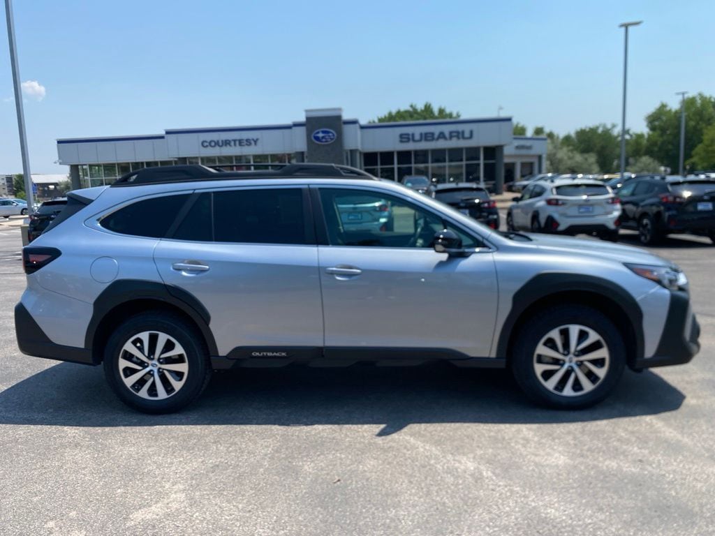 2025 Subaru Outback Premium's photo