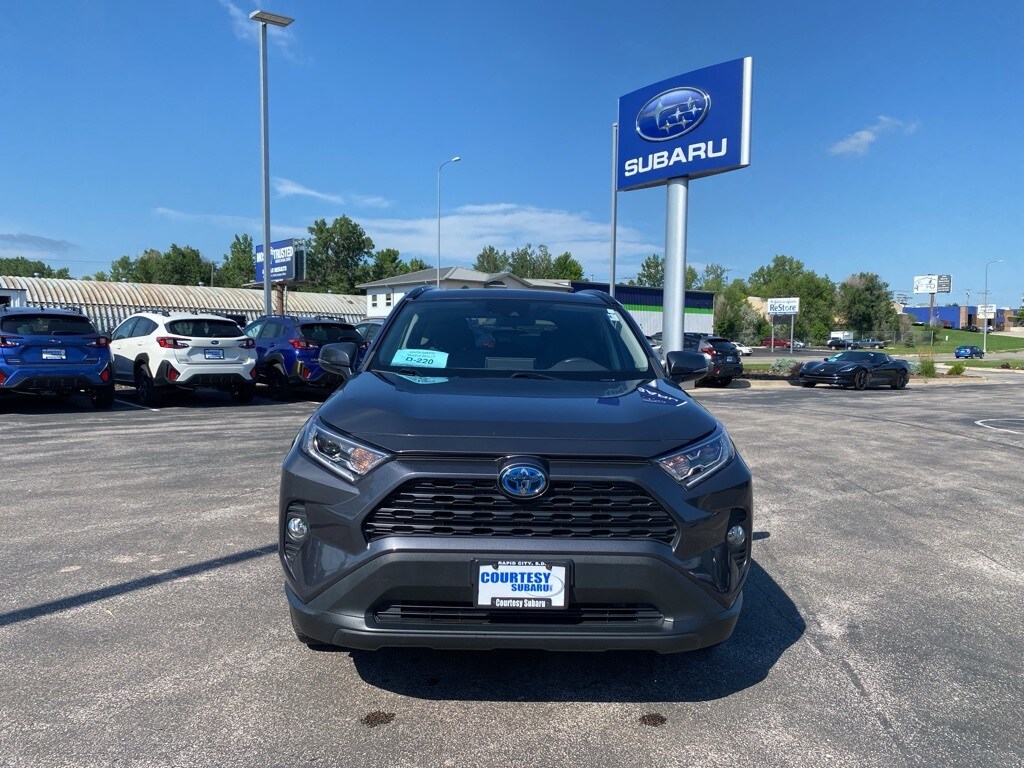 2019 Toyota RAV4 Hybrid XLE photo 2