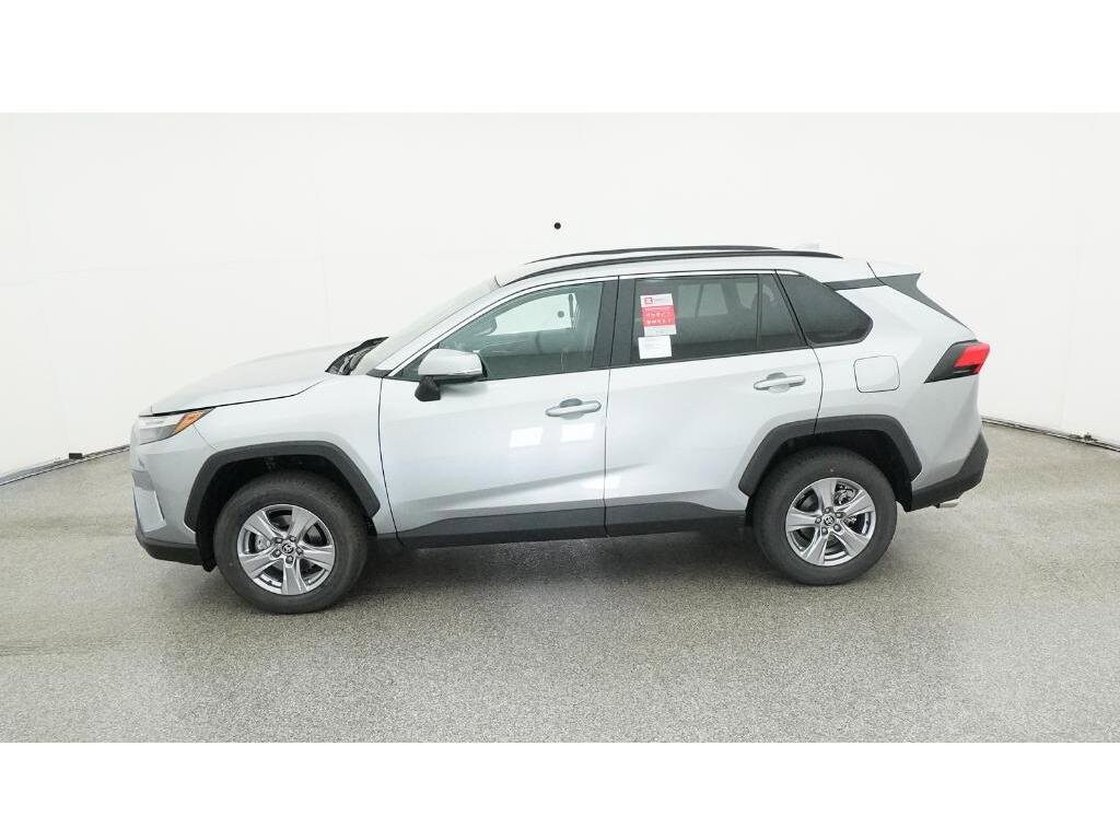 2025 Toyota RAV4 XLE photo 3