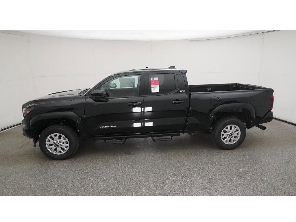 2025 Toyota Tacoma SR5 photo 3