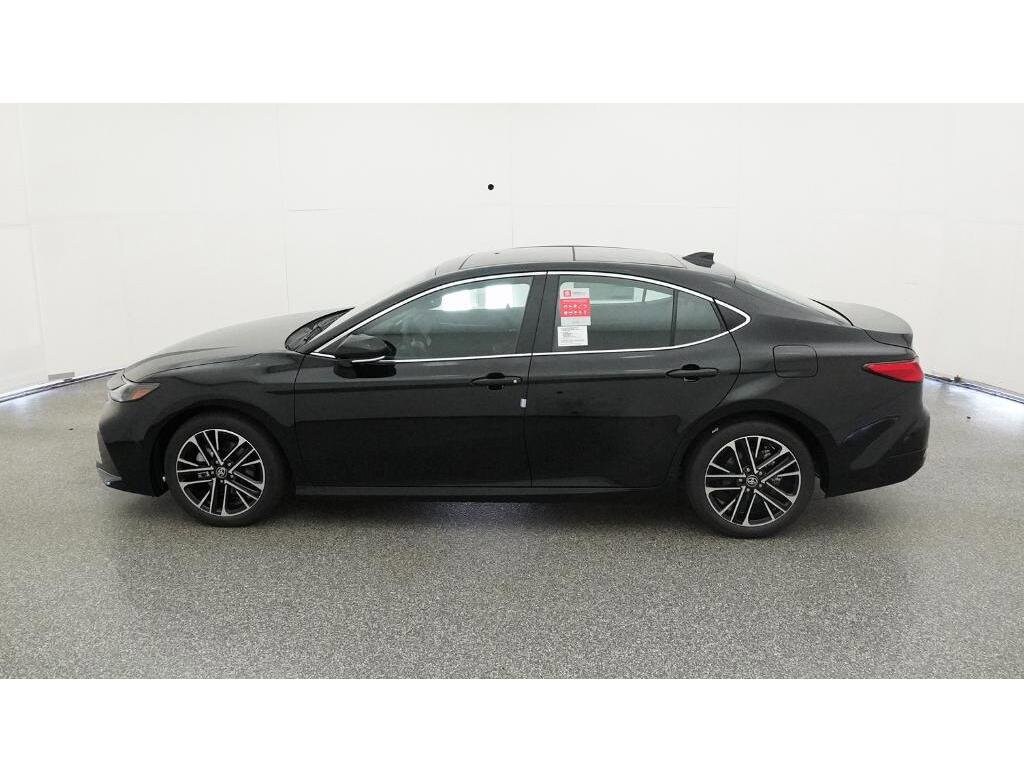 2025 Toyota Camry XLE photo 3