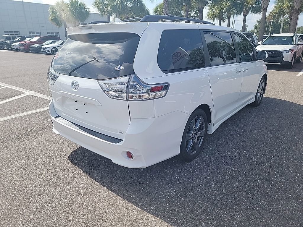 Used 2018 Toyota Sienna SE Premium 8 Passenger **Toyota Gold Certified** Van Passenger Van