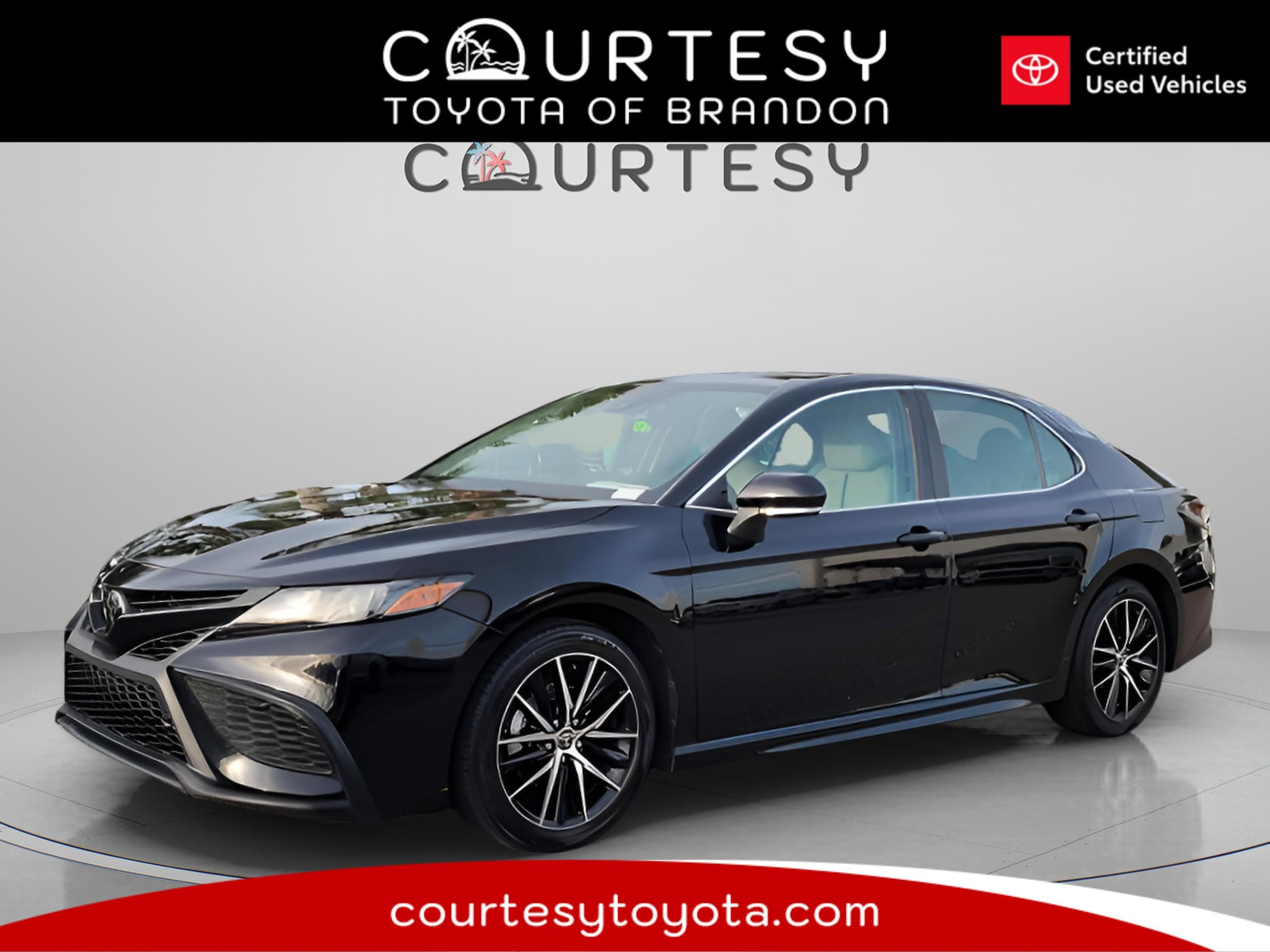 2022 Toyota Camry SE's photo