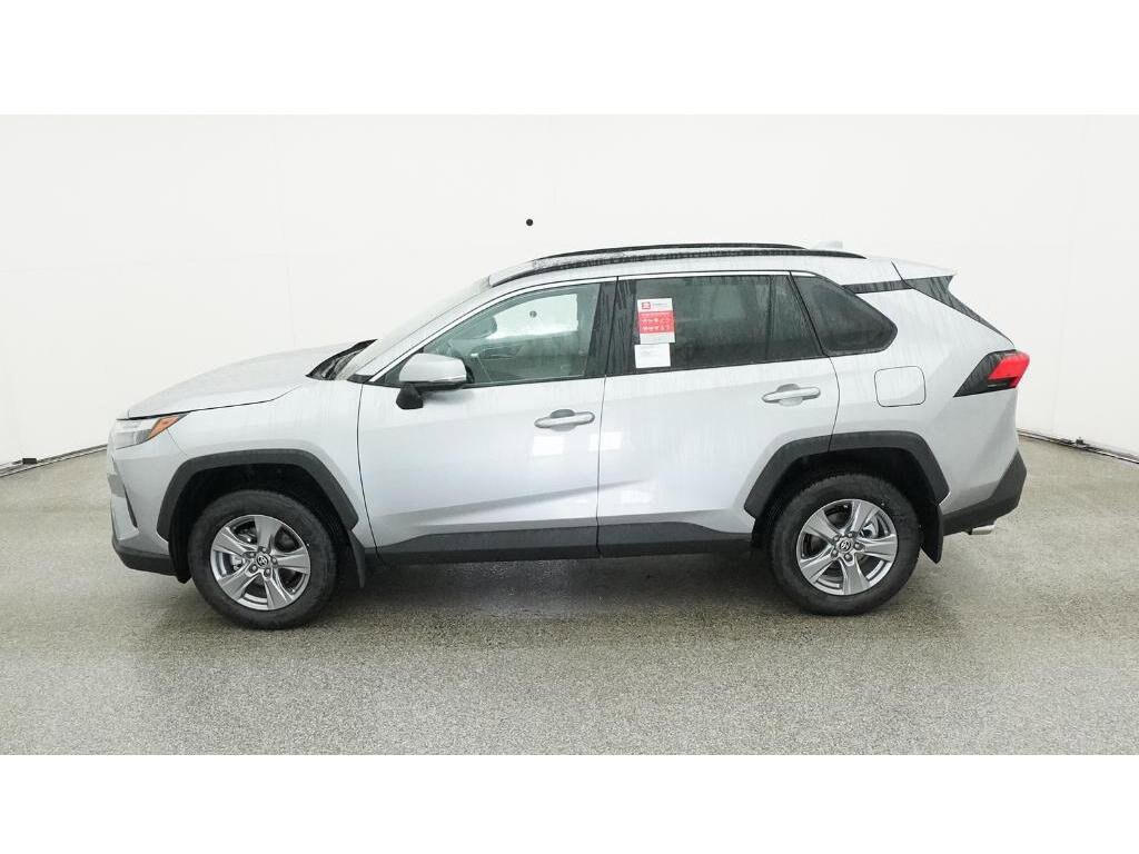 2025 Toyota RAV4 XLE photo 3
